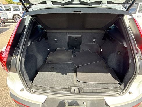 Used 2023 Volvo XC40 Recharge Plus image 30