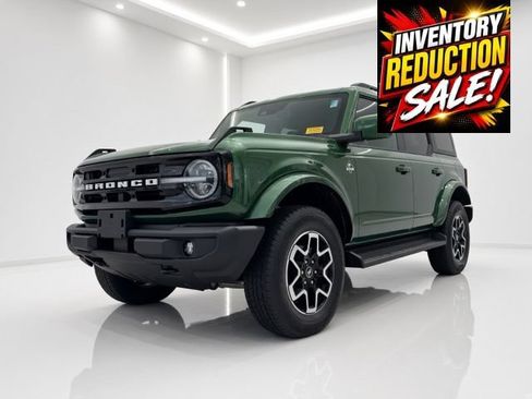 Used 2025 Ford Bronco Outer Banks AWD/4WD image 3