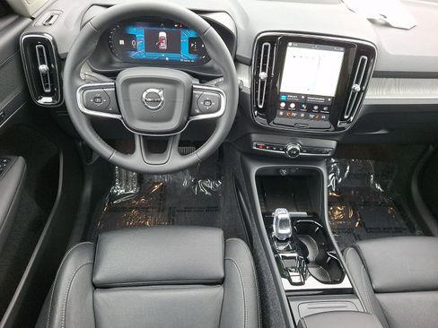Certified 2025 Volvo XC40 B5 Plus image 12