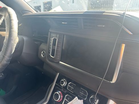 Used 2023 GMC Yukon Denali AWD/4WD image 4