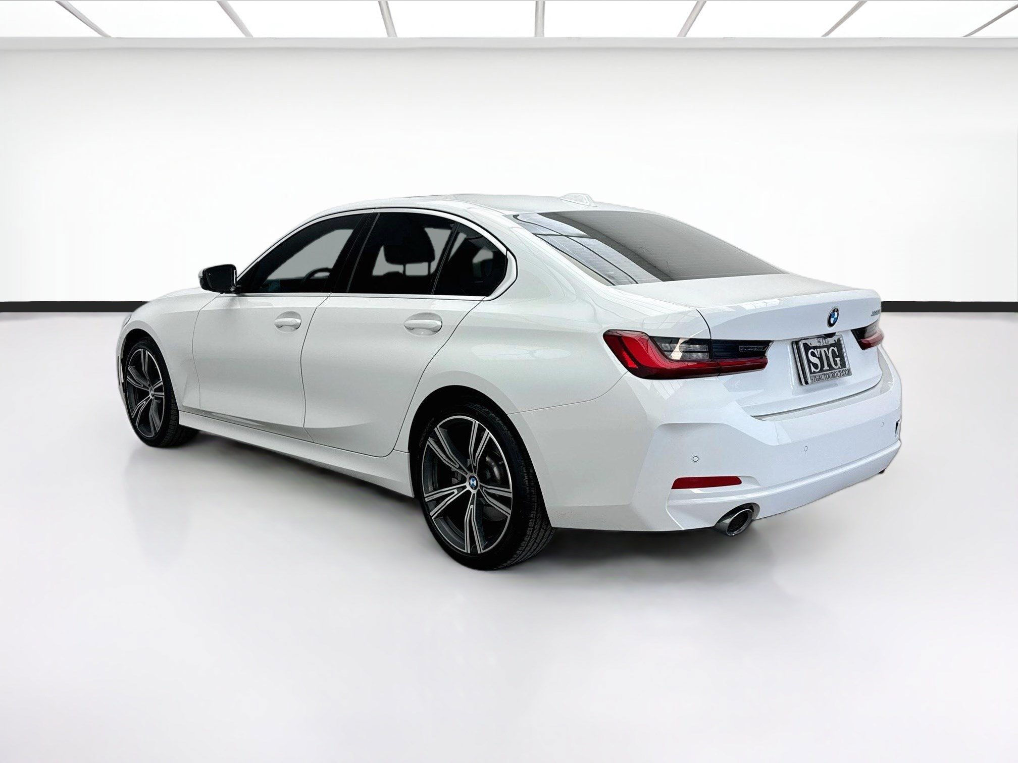 Used 2024 BMW 330i Sedan w/ Convenience Package RWD image 6