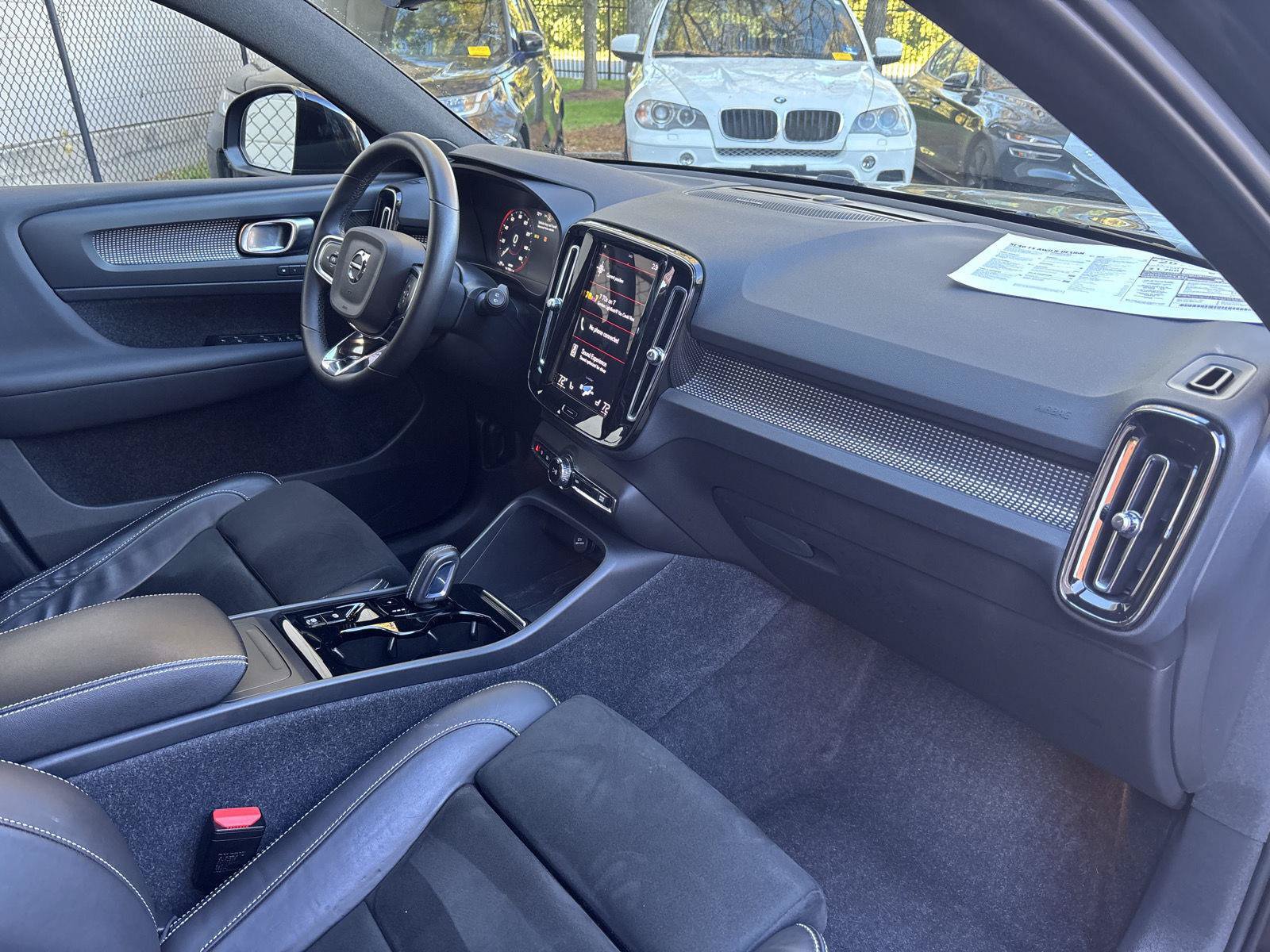 Used 2022 Volvo XC40 T5 R-Design w/ Advanced Package AWD/4WD image 9