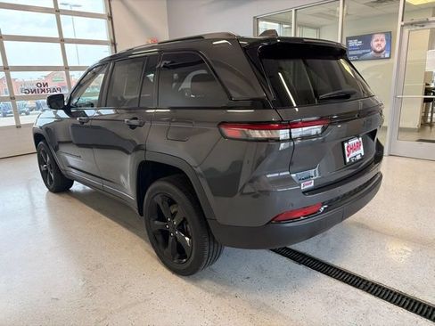 Used 2023 Jeep Grand Cherokee Altitude AWD/4WD image 6