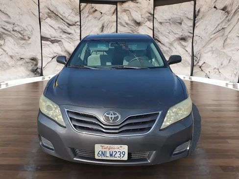 Used 2011 Toyota Camry LE FWD image 2