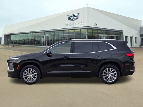 Used 2025 Buick Enclave Preferred image 3