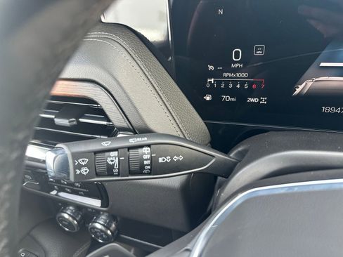 Used 2025 GMC Yukon XL Denali AWD/4WD image 47
