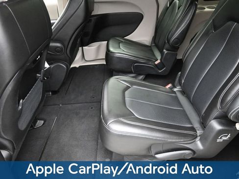 Used 2024 Chrysler Pacifica Touring-L FWD image 11