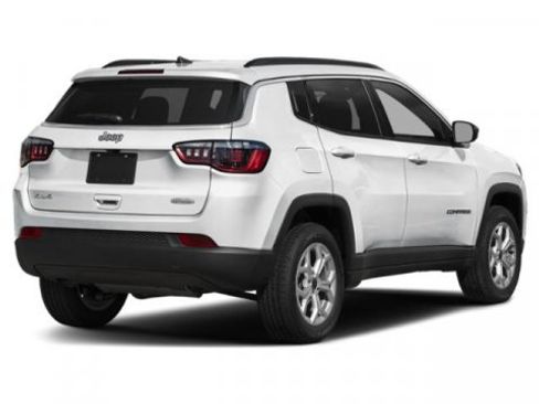 Used 2025 Jeep Compass Limited AWD/4WD image 2