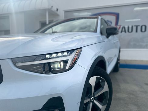 Used 2024 Volvo XC40 B5 Plus w/ Protection Package Premier image 4