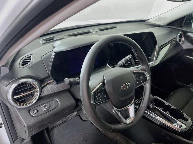 Used 2025 Chevrolet Trax ACTIV w/ Sunroof Package FWD image 10