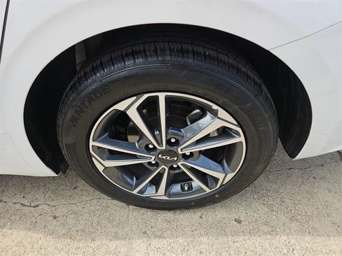 Used 2024 Kia Forte LXS image 25