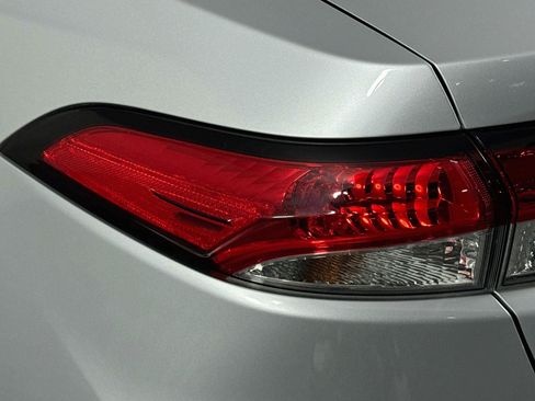 Used 2020 Toyota Corolla LE FWD image 33