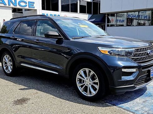 Certified 2023 Ford Explorer XLT w/ Equipment Group 202A AWD/4WD image 2