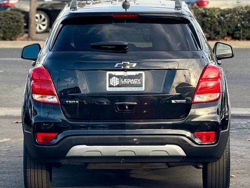 Used 2018 Chevrolet Trax Premier w/ Midnight Edition image 2