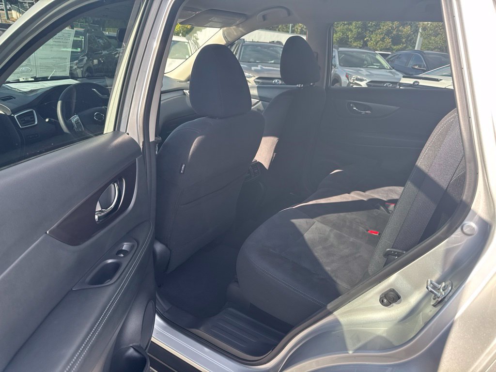 Used 2015 Nissan Rogue SV w/ SV Premium Package AWD/4WD image 9