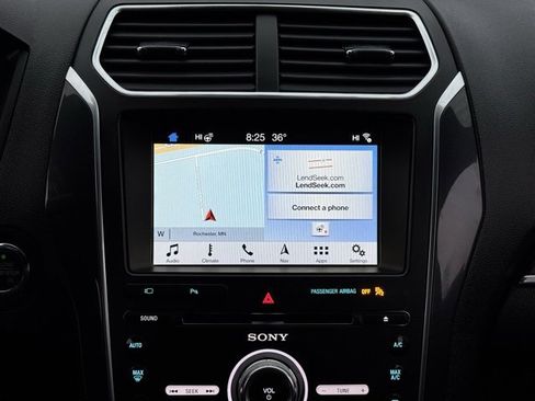 Certified 2018 Ford Explorer Limited image 3