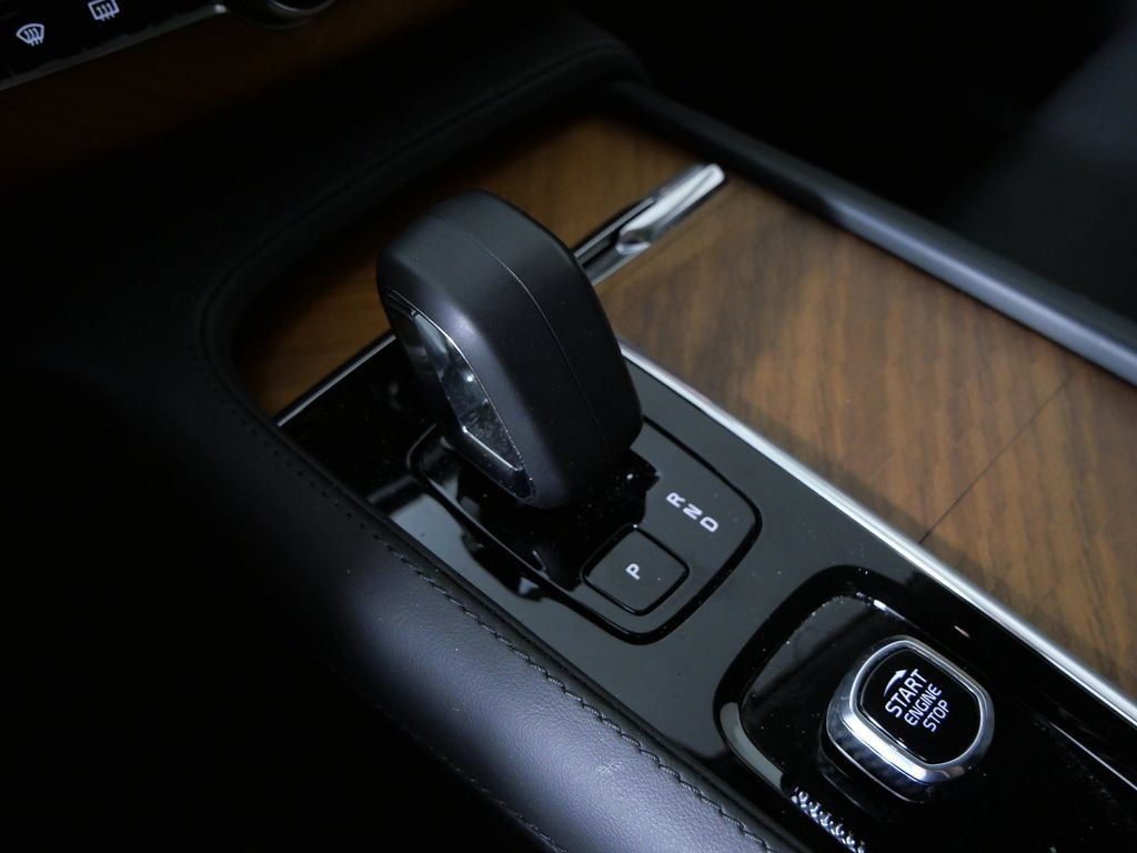 Used 2024 Volvo XC90 T8 Plus w/ Protection Package Premier AWD/4WD image 24