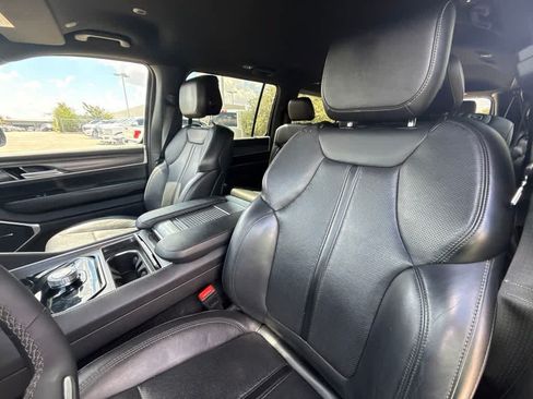 Used 2024 Jeep Wagoneer L Series II w/ Flexible Seating Group RWD image 15