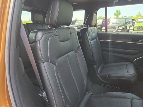New 2026 Jeep Grand Cherokee L Limited w/ Limited Altitude Package AWD/4WD image 14
