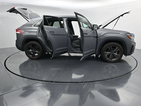 Used 2022 Volkswagen Atlas Cross Sport SEL R-Line AWD/4WD image 39