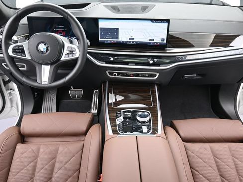 Used 2026 BMW X7 xDrive40i w/ M Sport Package AWD/4WD image 13