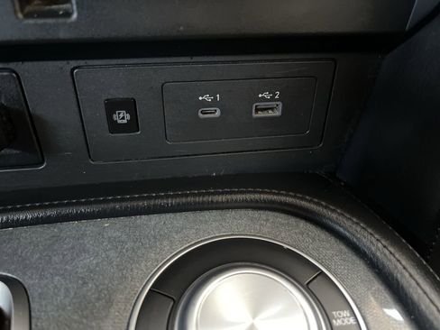 Used 2021 Nissan Armada SV image 36