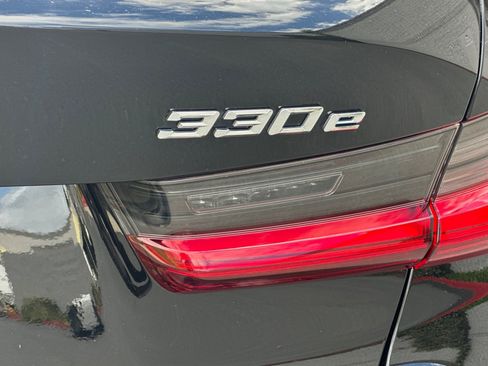 Used 2021 BMW 330e w/ Convenience Package RWD image 37