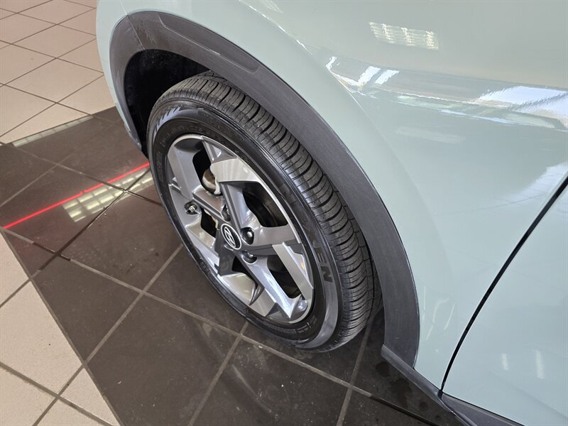 Used 2025 Hyundai Venue SEL FWD image 33