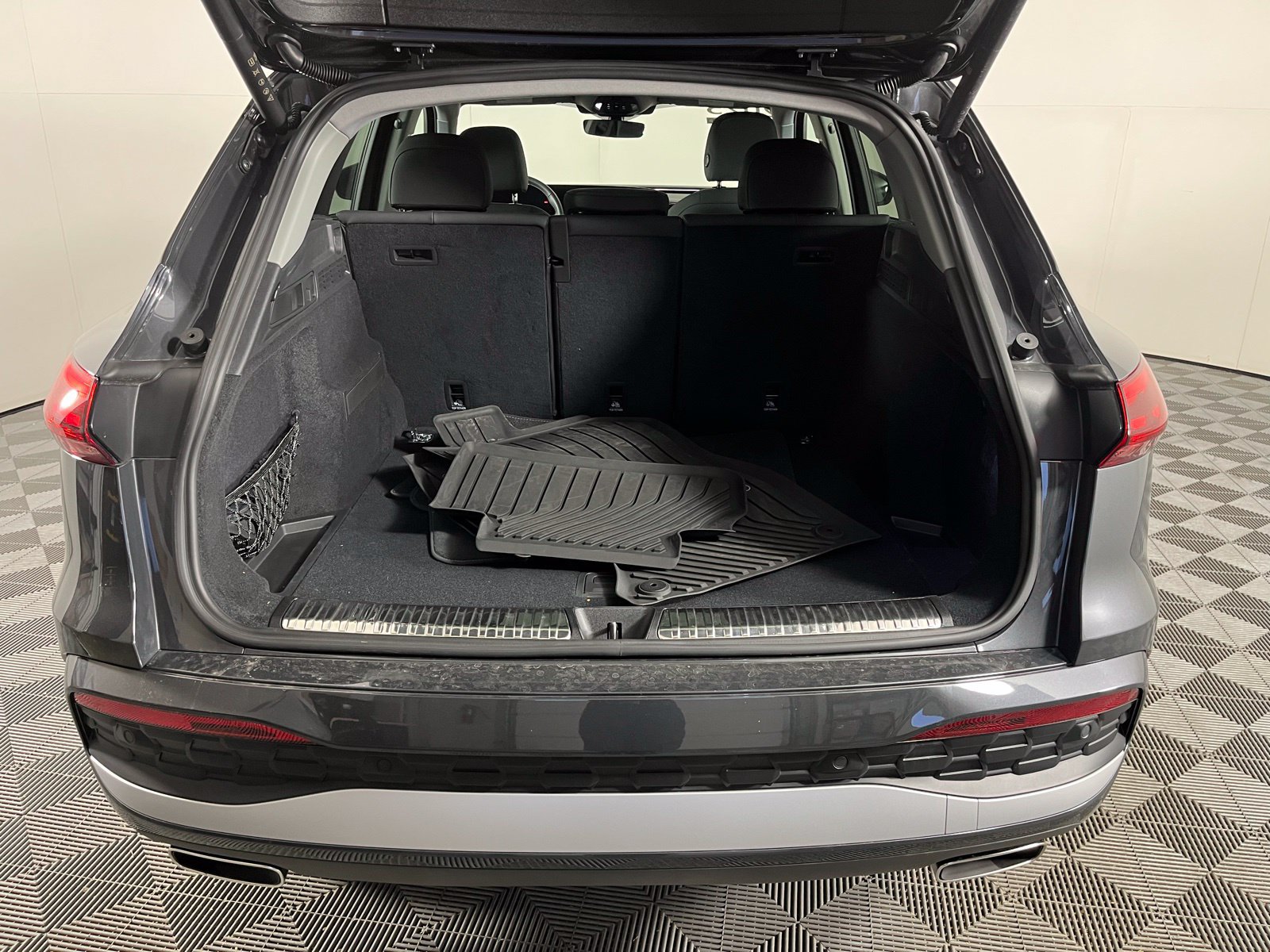 Used 2025 Audi Q5 Premium Plus w/ Premium Plus AWD/4WD image 19
