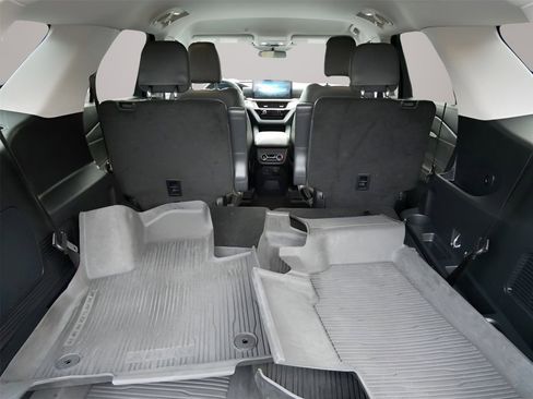 Used 2025 Ford Explorer Active w/ Active Comfort Package image 13