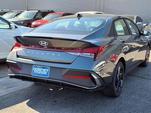 New 2026 Hyundai Elantra SEL Sport FWD image 4