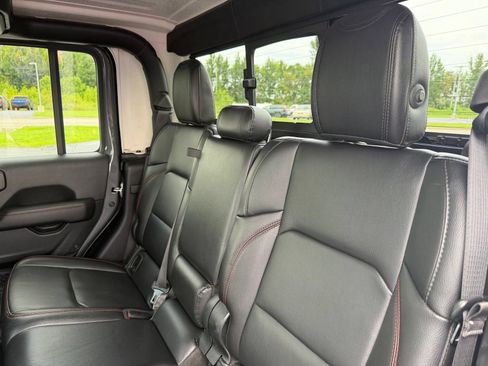 Used 2021 Jeep Gladiator Rubicon AWD/4WD image 13