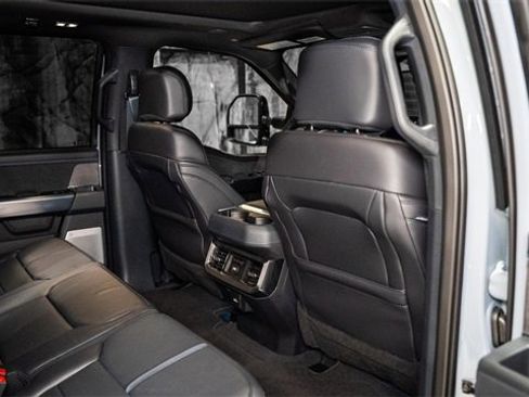 Used 2025 Ford F450 Platinum w/ FX4 Off-Road Package image 19