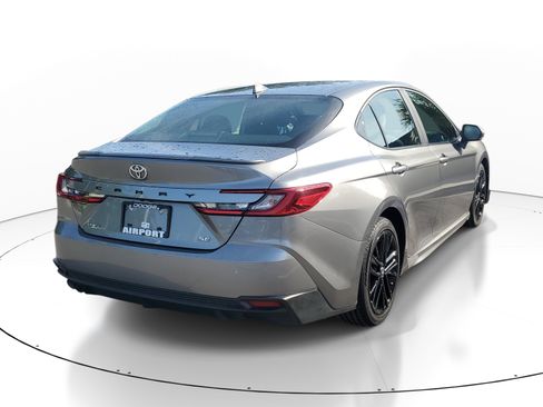 Used 2025 Toyota Camry SE FWD image 6