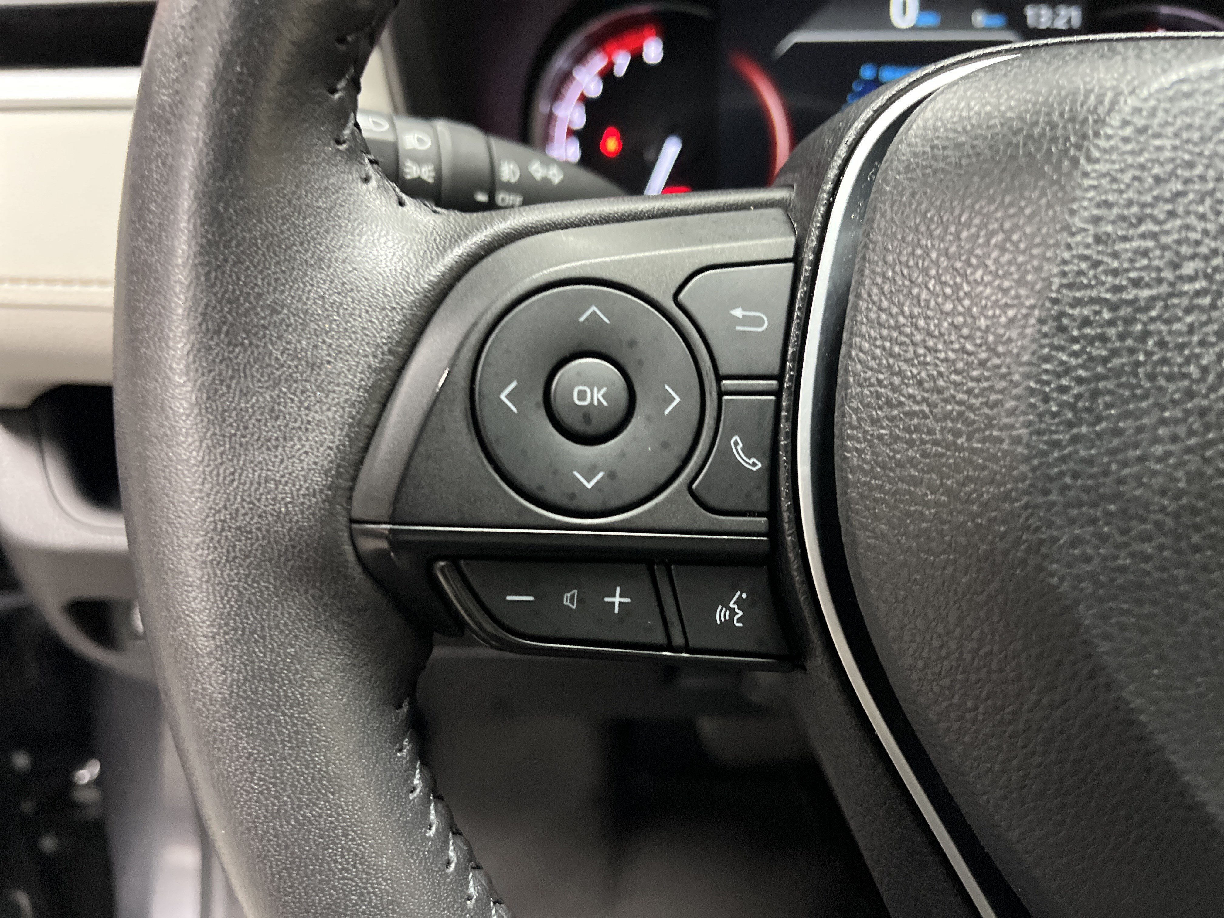 Certified 2025 Toyota RAV4 XLE Premium FWD image 19