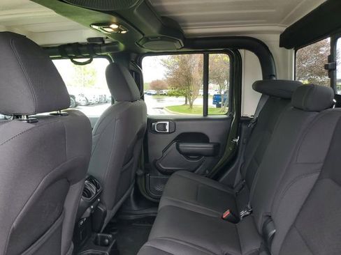 Used 2022 Jeep Gladiator Sport AWD/4WD image 8