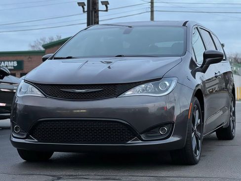 Used 2018 Chrysler Pacifica Touring Plus w/ S Appearance Package image 13