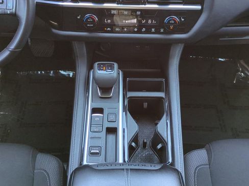 Certified 2024 Nissan Pathfinder SV image 17