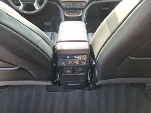 Used 2021 GMC Acadia Denali w/ Denali Technology Package FWD image 33