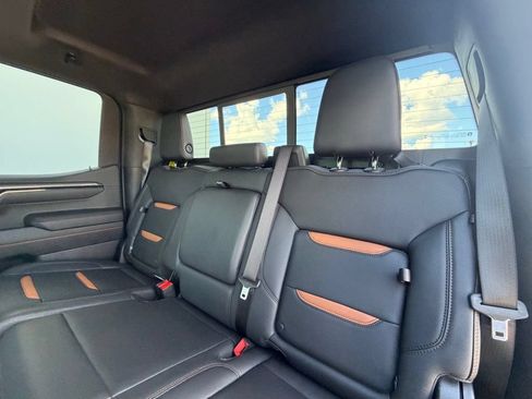 Used 2024 GMC Sierra 1500 AT4 w/ Technology Package AWD/4WD image 23