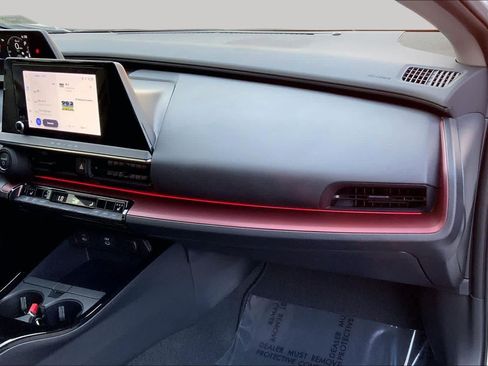 Used 2024 Toyota Prius Prime FWD image 16