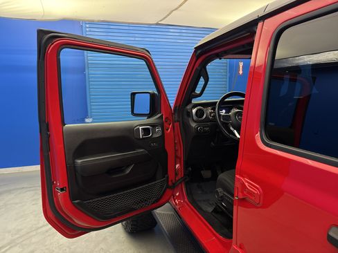 Used 2020 Jeep Wrangler Unlimited Sahara AWD/4WD image 9