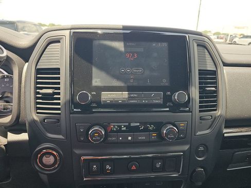 Used 2023 Nissan Titan SV w/ SV Convenience Package RWD image 5