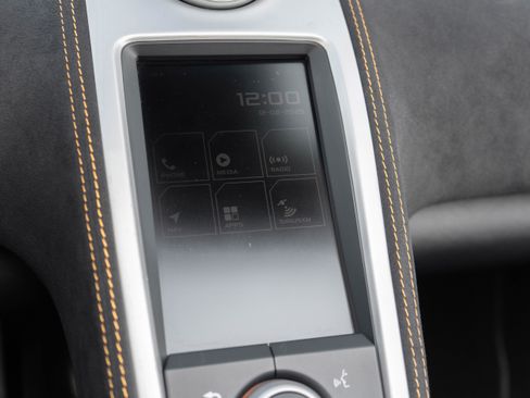 Used 2015 McLaren 650S Spider image 24