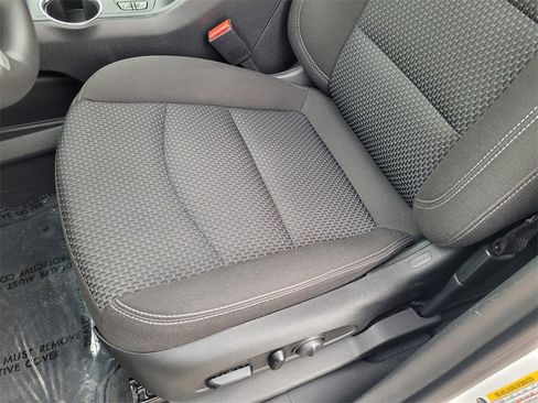 Used 2023 GMC Terrain SLE w/ Driver Convenience Package image 11