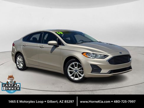 Used 2019 Ford Fusion SE FWD image 1