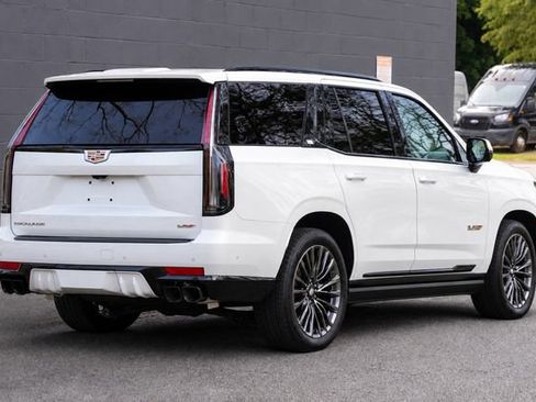 Used 2023 Cadillac Escalade V AWD/4WD image 7