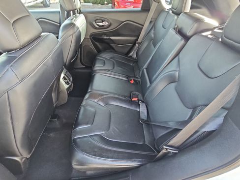 Used 2023 Jeep Cherokee Altitude Lux image 19