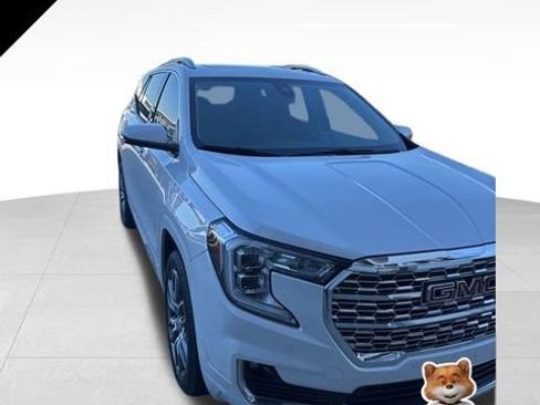 Used 2022 GMC Terrain Denali image 1