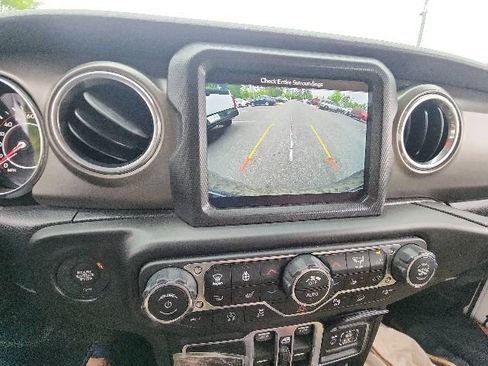 Used 2018 Jeep Wrangler Unlimited Rubicon AWD/4WD image 28